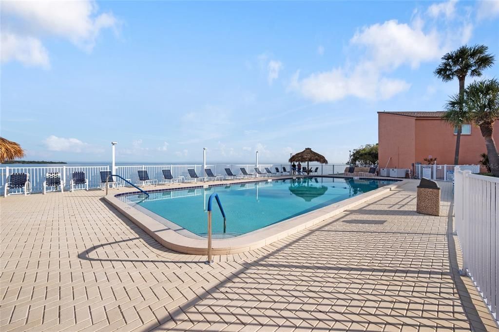 For Sale: $224,900 (2 beds, 2 baths, 1140 Square Feet)