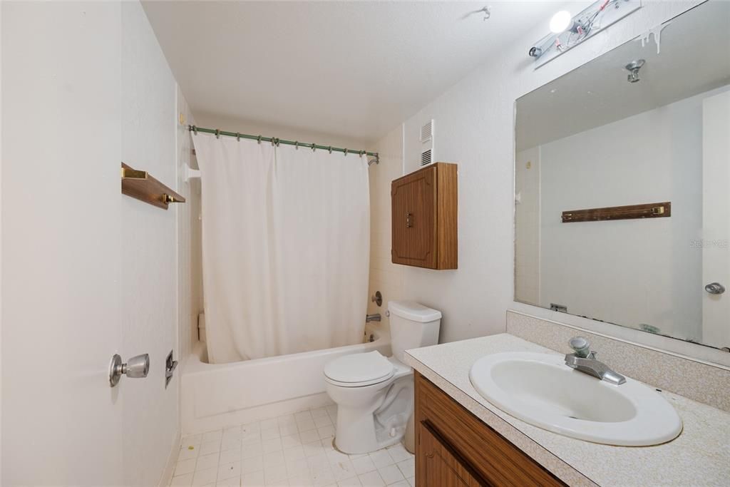 For Sale: $224,900 (2 beds, 2 baths, 1140 Square Feet)