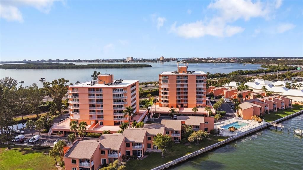 For Sale: $224,900 (2 beds, 2 baths, 1140 Square Feet)