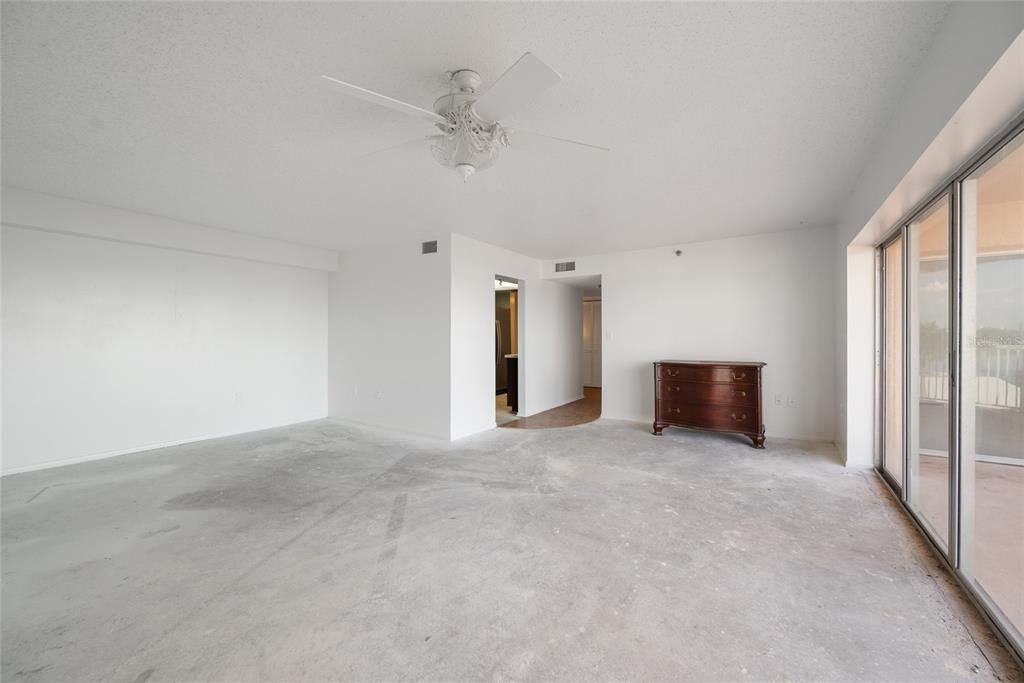 For Sale: $224,900 (2 beds, 2 baths, 1140 Square Feet)