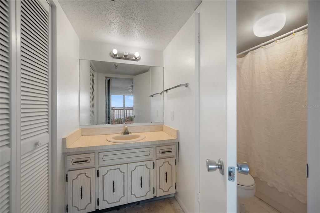 For Sale: $224,900 (2 beds, 2 baths, 1140 Square Feet)