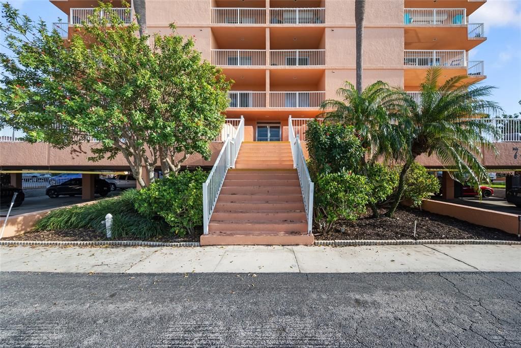 For Sale: $224,900 (2 beds, 2 baths, 1140 Square Feet)