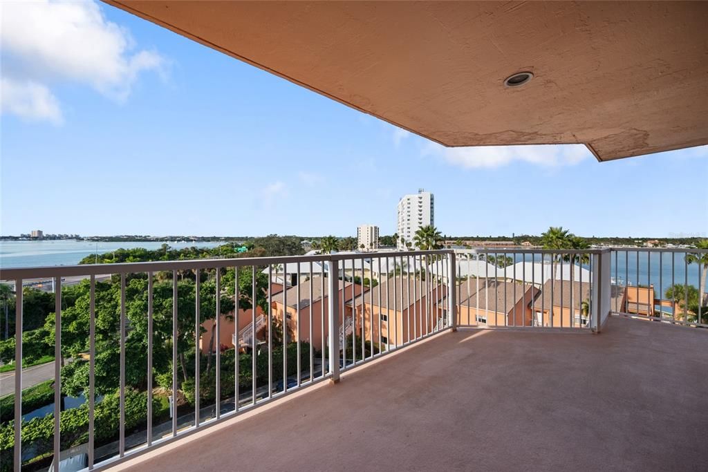 For Sale: $224,900 (2 beds, 2 baths, 1140 Square Feet)