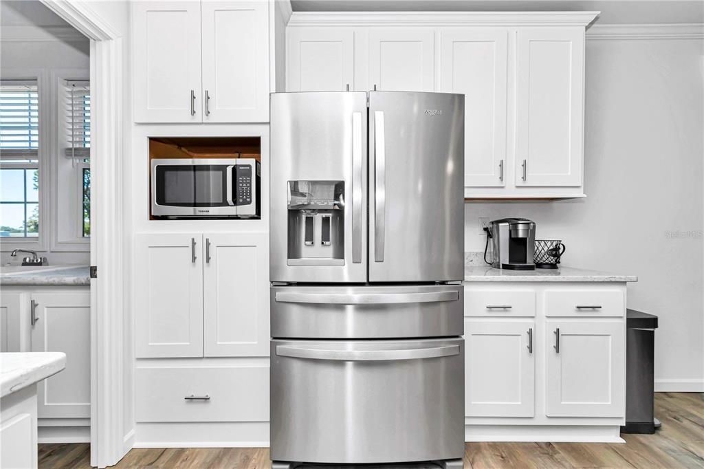 На продажу: $995,000 (6 спален, 4 ванн, 2965 Квадратных фут)