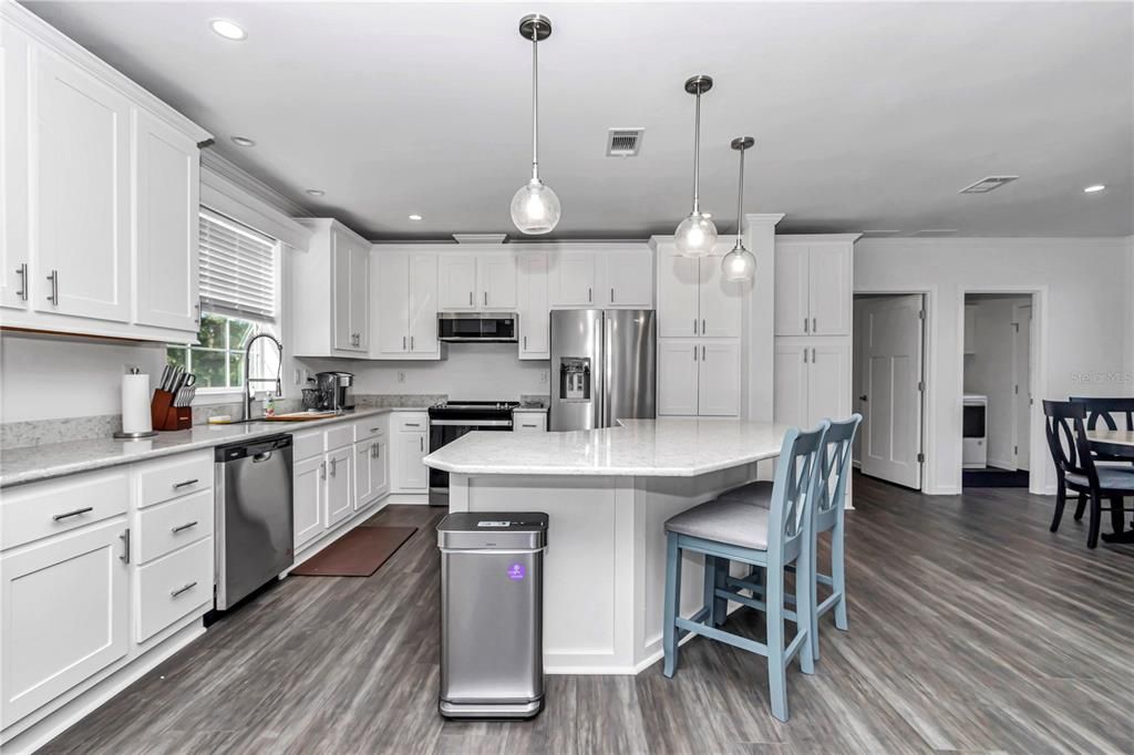 На продажу: $995,000 (6 спален, 4 ванн, 2965 Квадратных фут)