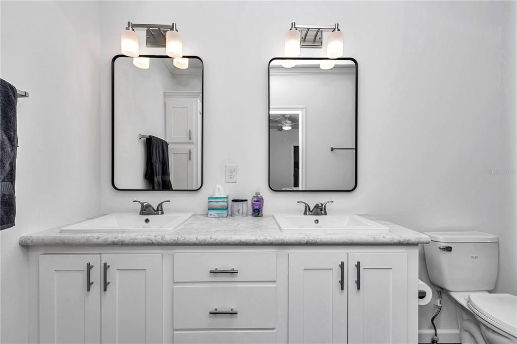 На продажу: $995,000 (6 спален, 4 ванн, 2965 Квадратных фут)