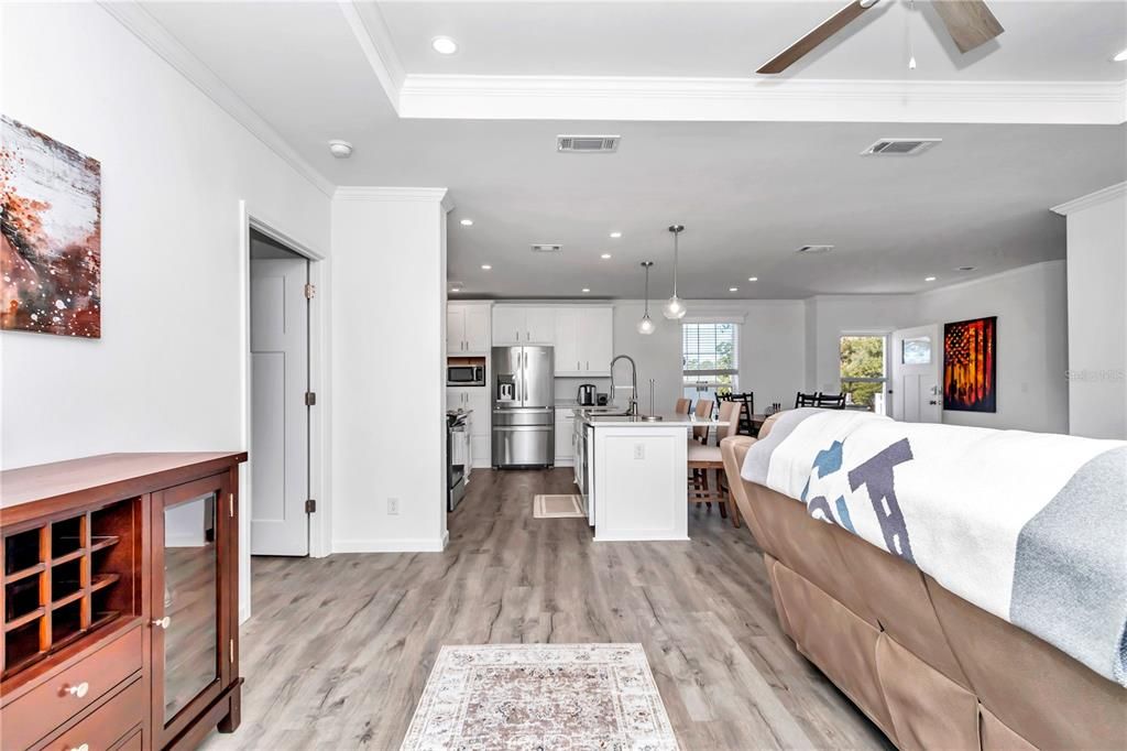 На продажу: $995,000 (6 спален, 4 ванн, 2965 Квадратных фут)