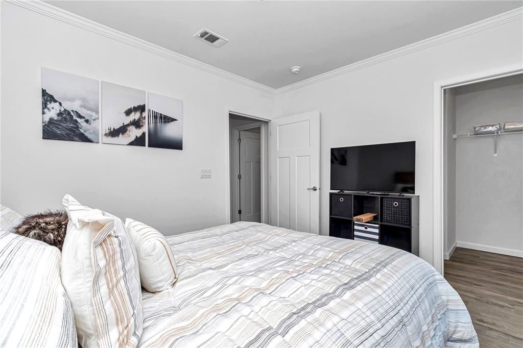 На продажу: $995,000 (6 спален, 4 ванн, 2965 Квадратных фут)