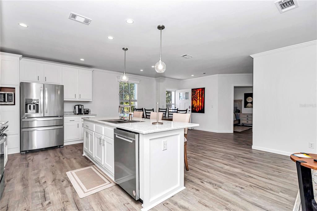 На продажу: $995,000 (6 спален, 4 ванн, 2965 Квадратных фут)