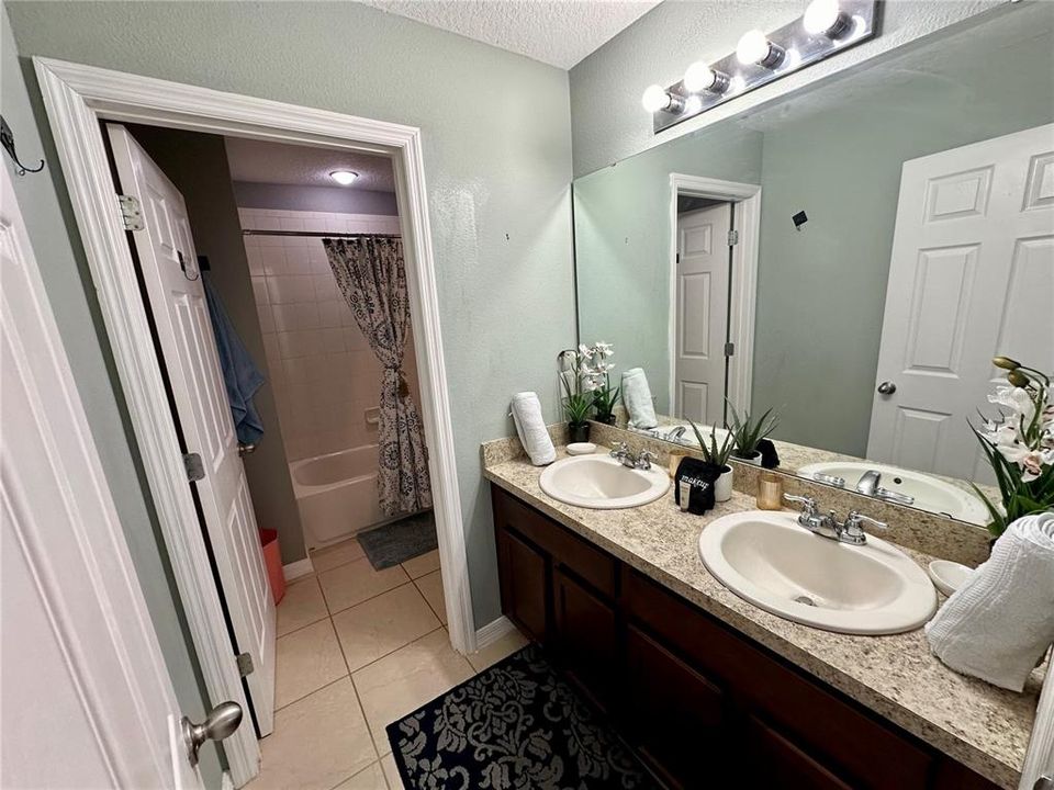 待售: $405,000 (4 贝兹, 2 浴室, 2640 平方英尺)