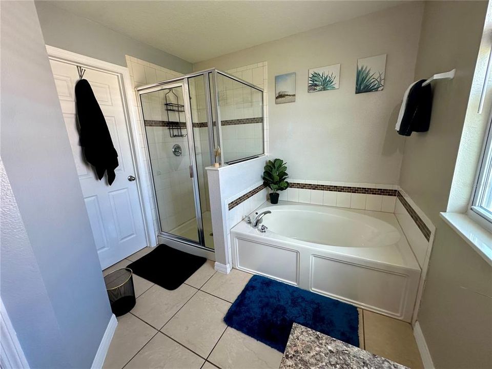 待售: $405,000 (4 贝兹, 2 浴室, 2640 平方英尺)