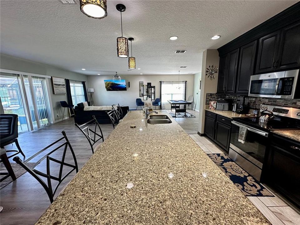 待售: $405,000 (4 贝兹, 2 浴室, 2640 平方英尺)