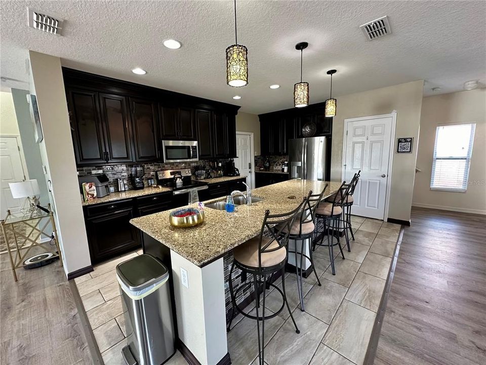 待售: $405,000 (4 贝兹, 2 浴室, 2640 平方英尺)