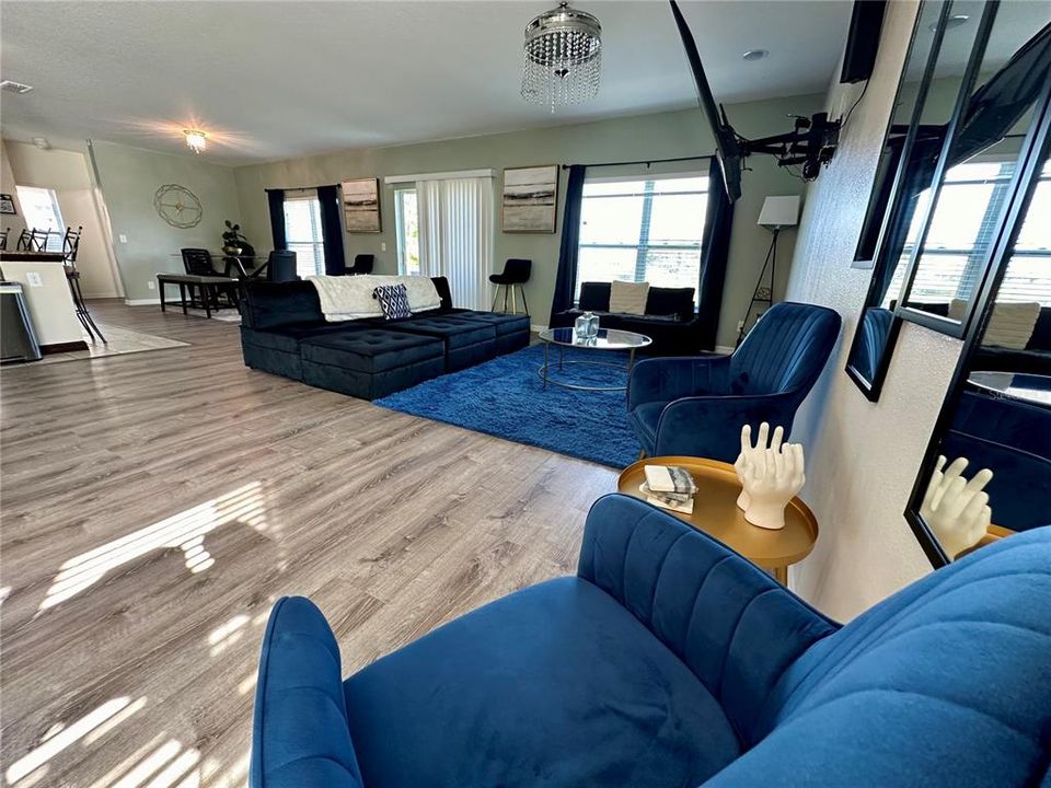 待售: $405,000 (4 贝兹, 2 浴室, 2640 平方英尺)