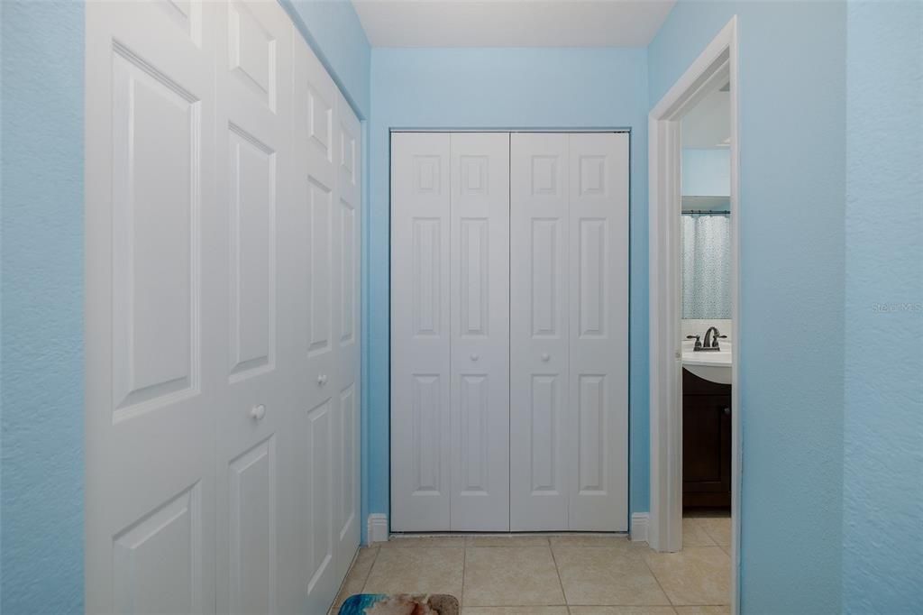 For Sale: $228,000 (2 beds, 2 baths, 959 Square Feet)