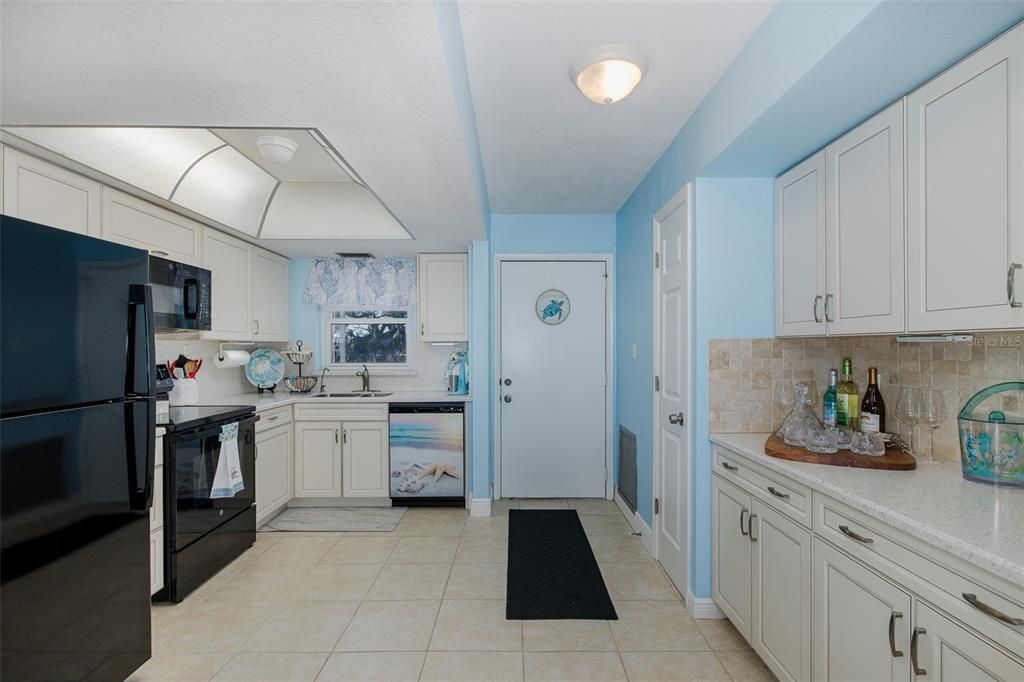 For Sale: $228,000 (2 beds, 2 baths, 959 Square Feet)