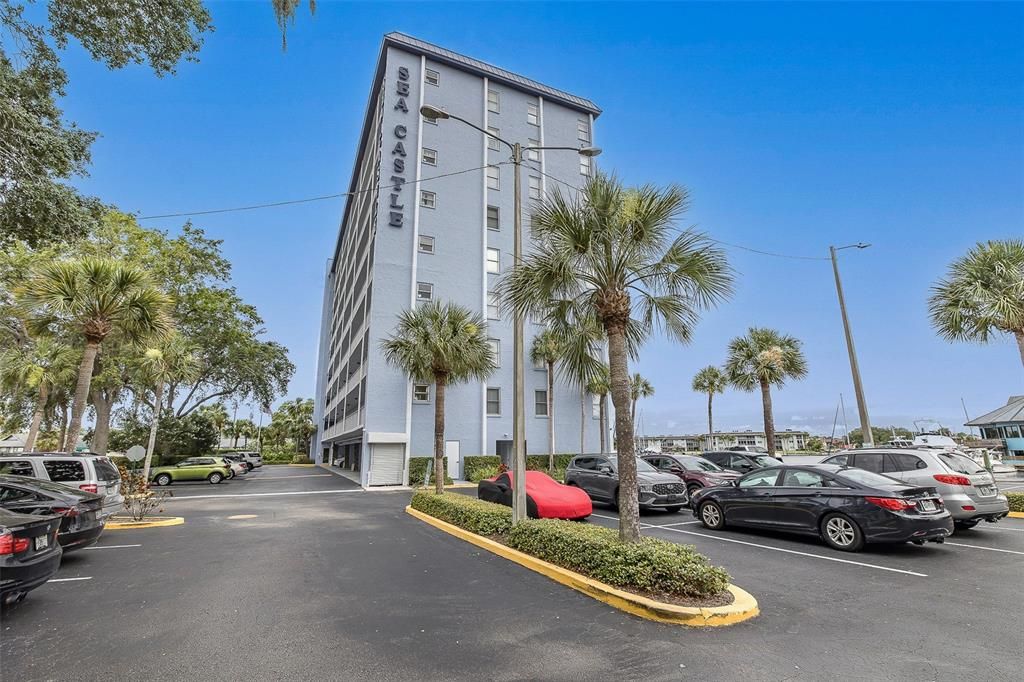 For Sale: $228,000 (2 beds, 2 baths, 959 Square Feet)