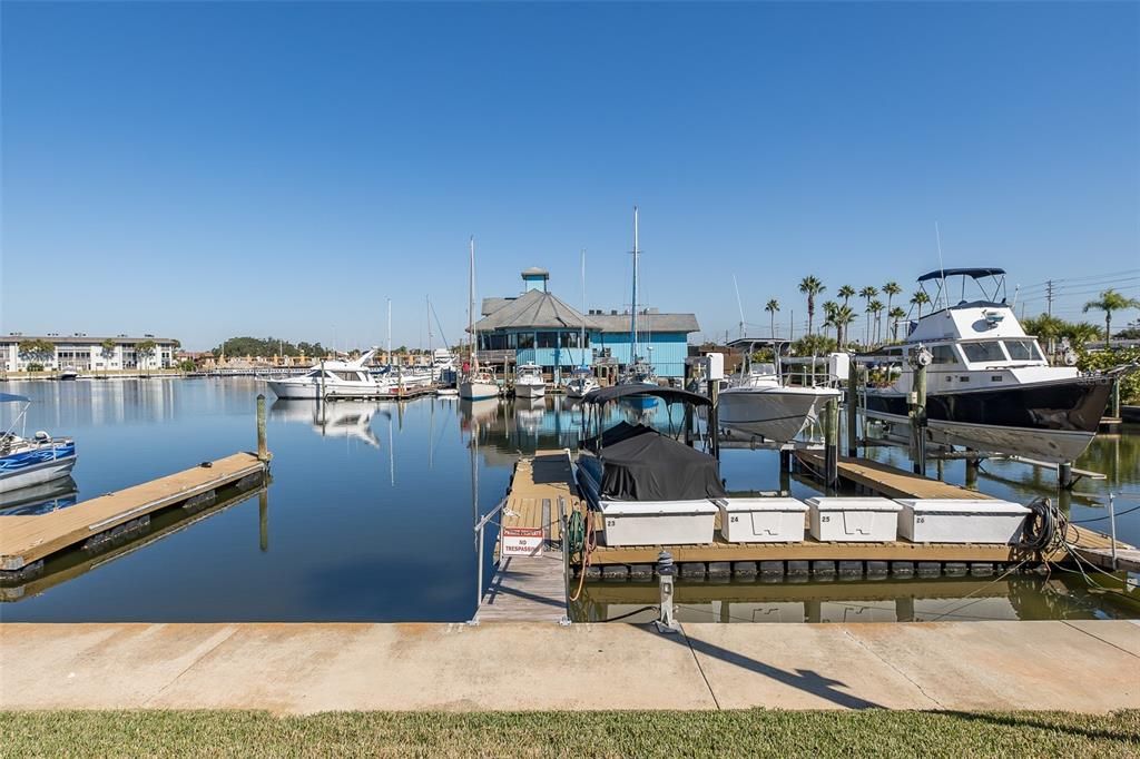 For Sale: $228,000 (2 beds, 2 baths, 959 Square Feet)