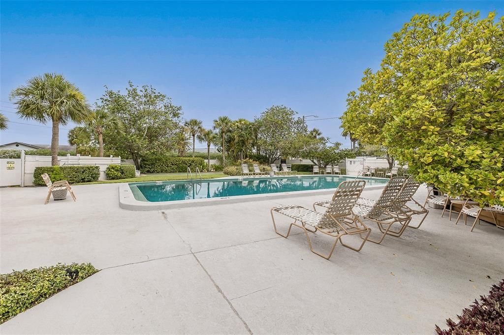 For Sale: $228,000 (2 beds, 2 baths, 959 Square Feet)