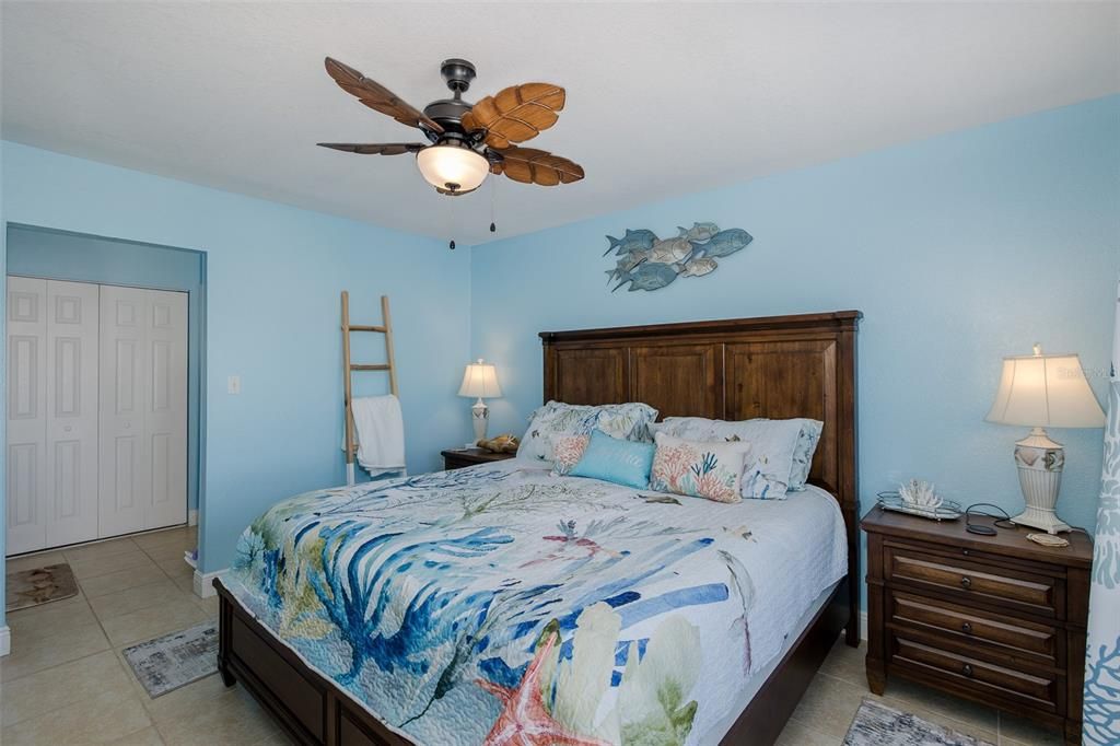 For Sale: $228,000 (2 beds, 2 baths, 959 Square Feet)