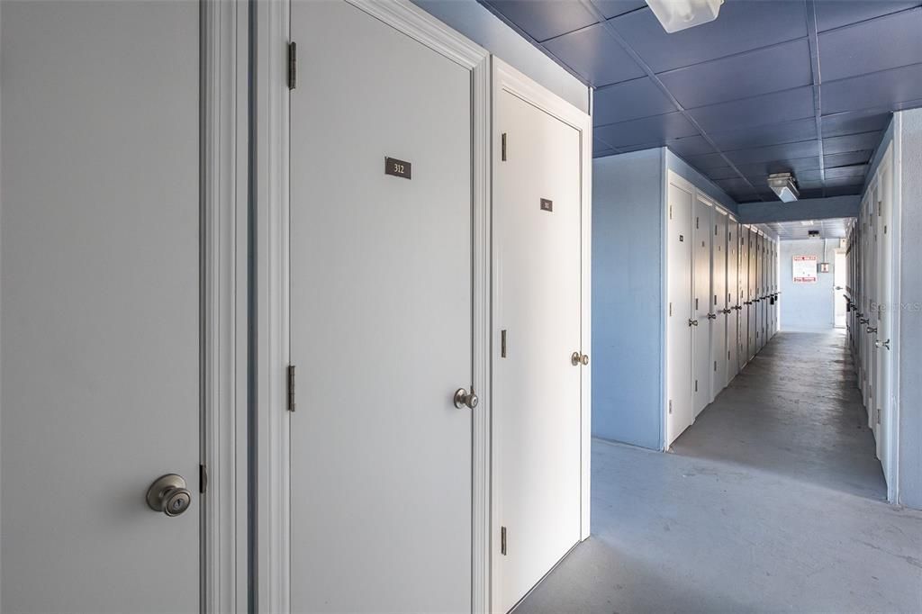 For Sale: $228,000 (2 beds, 2 baths, 959 Square Feet)