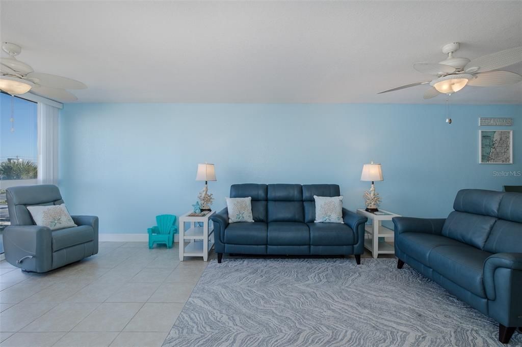 For Sale: $228,000 (2 beds, 2 baths, 959 Square Feet)