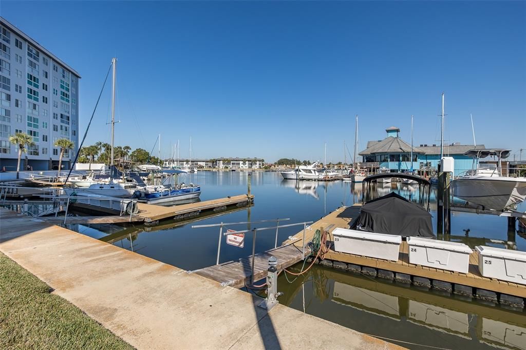 For Sale: $228,000 (2 beds, 2 baths, 959 Square Feet)