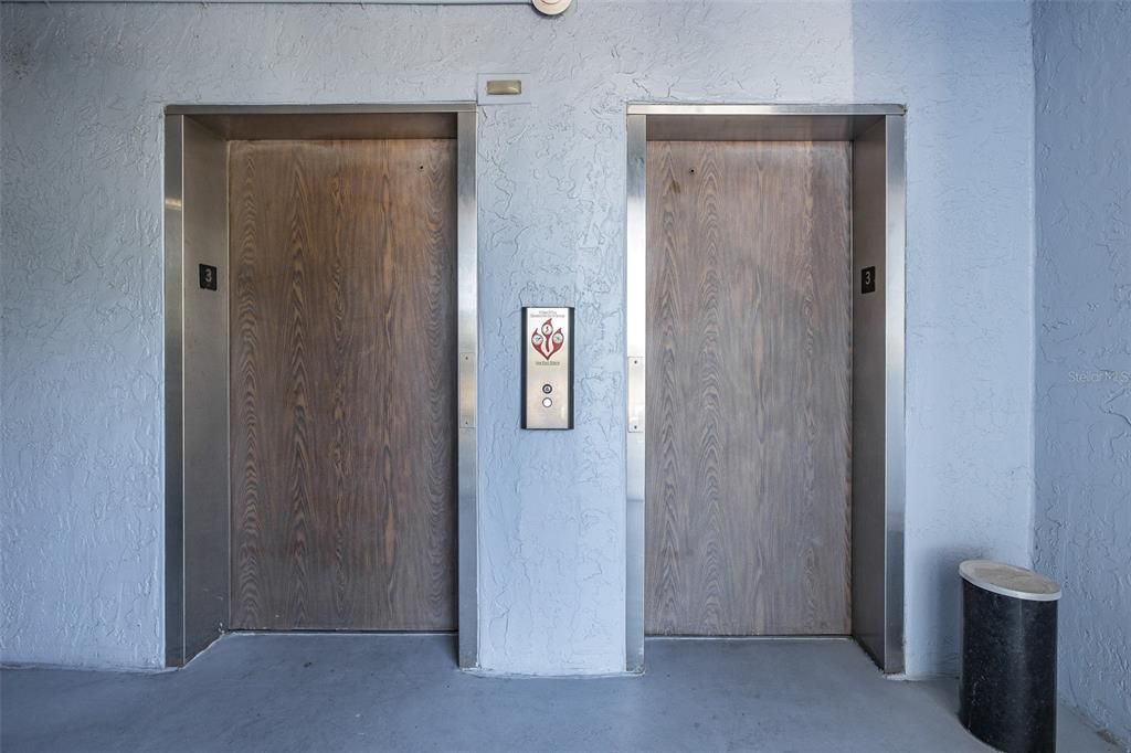 For Sale: $228,000 (2 beds, 2 baths, 959 Square Feet)