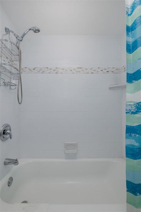 For Sale: $228,000 (2 beds, 2 baths, 959 Square Feet)