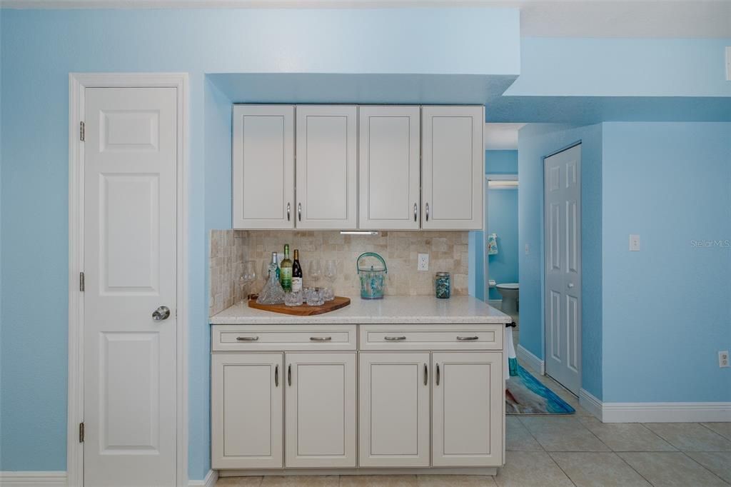 For Sale: $228,000 (2 beds, 2 baths, 959 Square Feet)