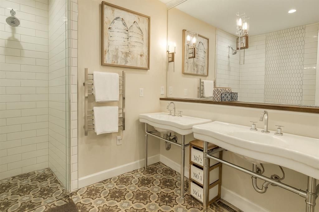 For Sale: $599,900 (4 beds, 2 baths, 2150 Square Feet)