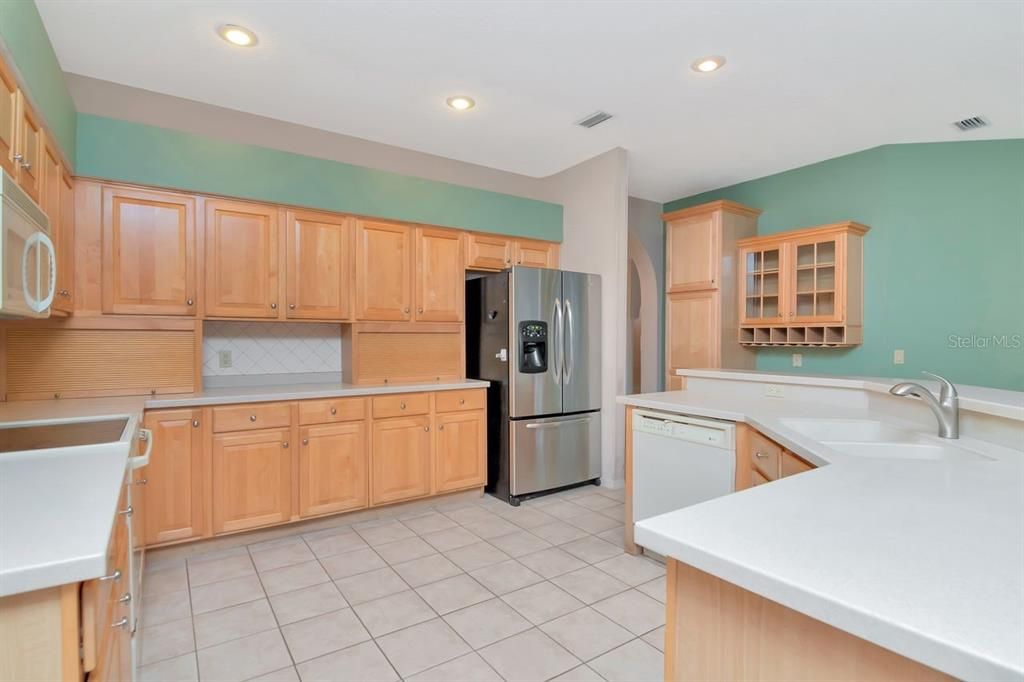 For Sale: $599,999 (4 beds, 3 baths, 2492 Square Feet)