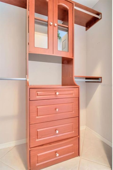 For Sale: $599,999 (4 beds, 3 baths, 2492 Square Feet)