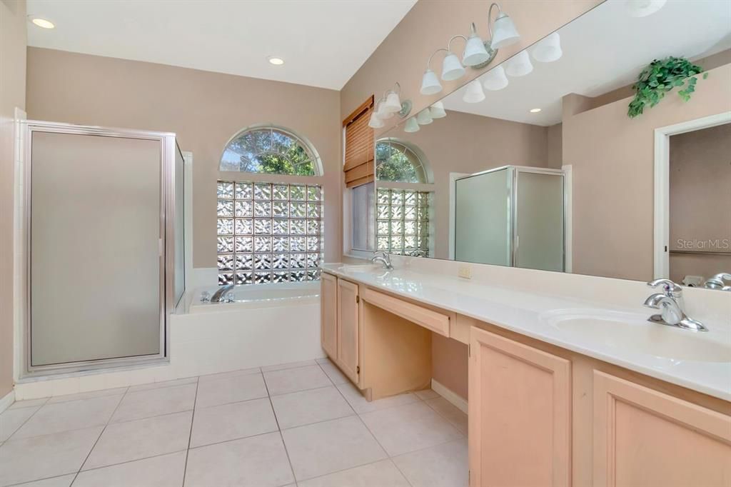 For Sale: $599,999 (4 beds, 3 baths, 2492 Square Feet)