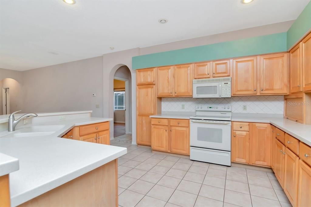 For Sale: $599,999 (4 beds, 3 baths, 2492 Square Feet)