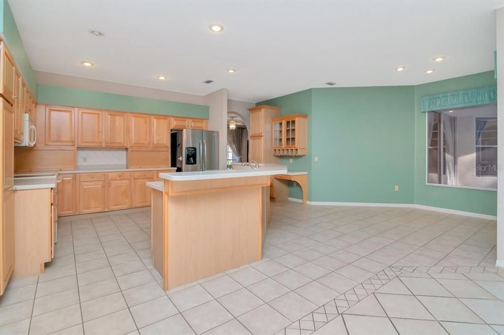 For Sale: $599,999 (4 beds, 3 baths, 2492 Square Feet)