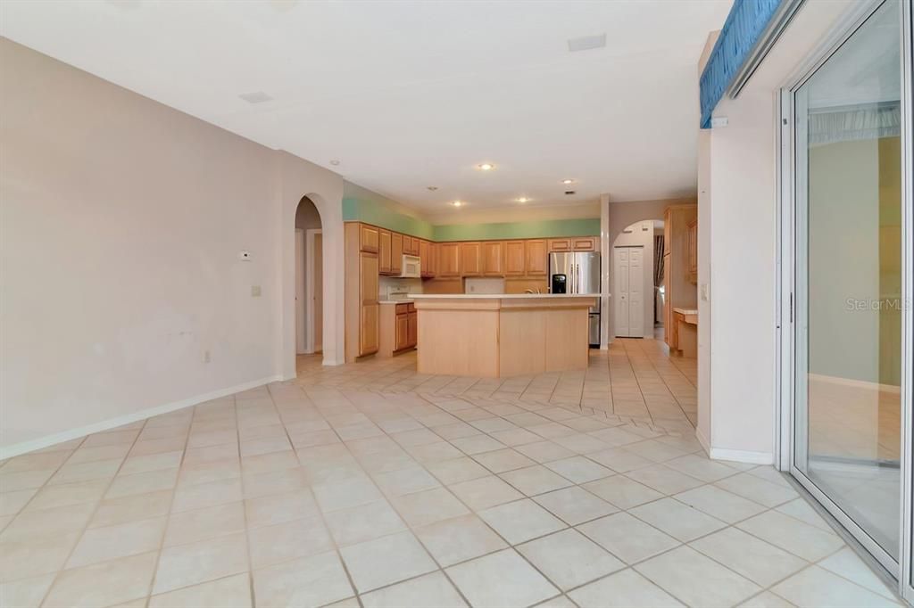 For Sale: $599,999 (4 beds, 3 baths, 2492 Square Feet)