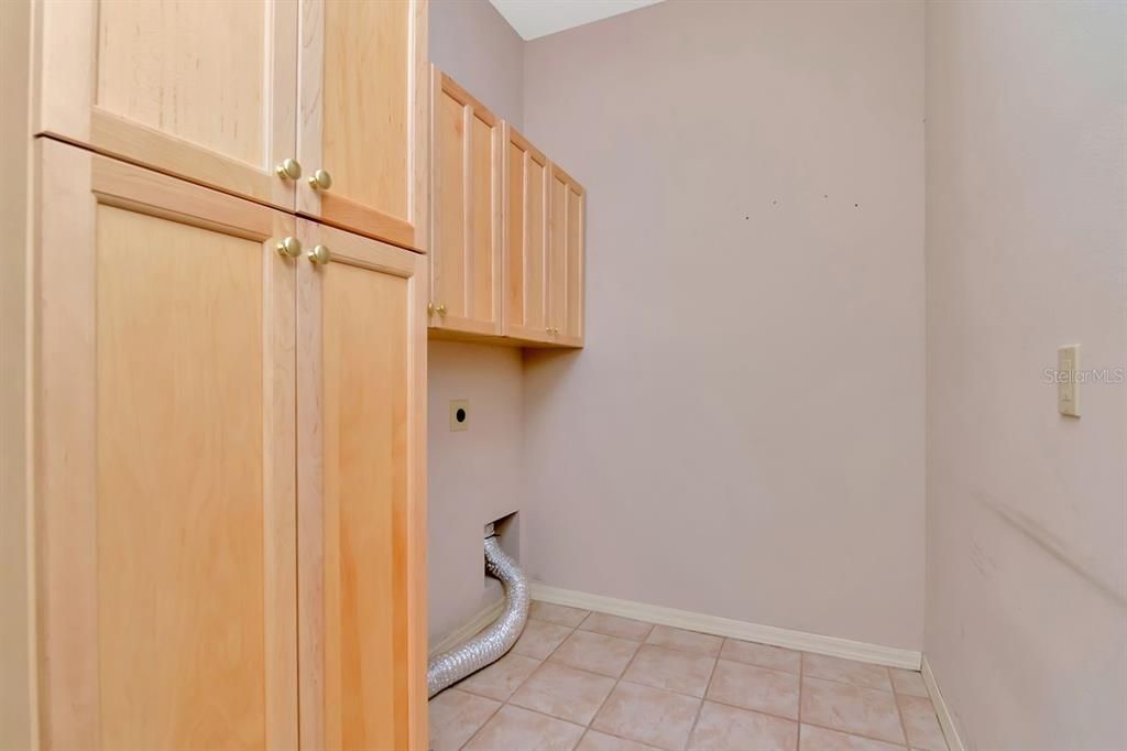 For Sale: $599,999 (4 beds, 3 baths, 2492 Square Feet)