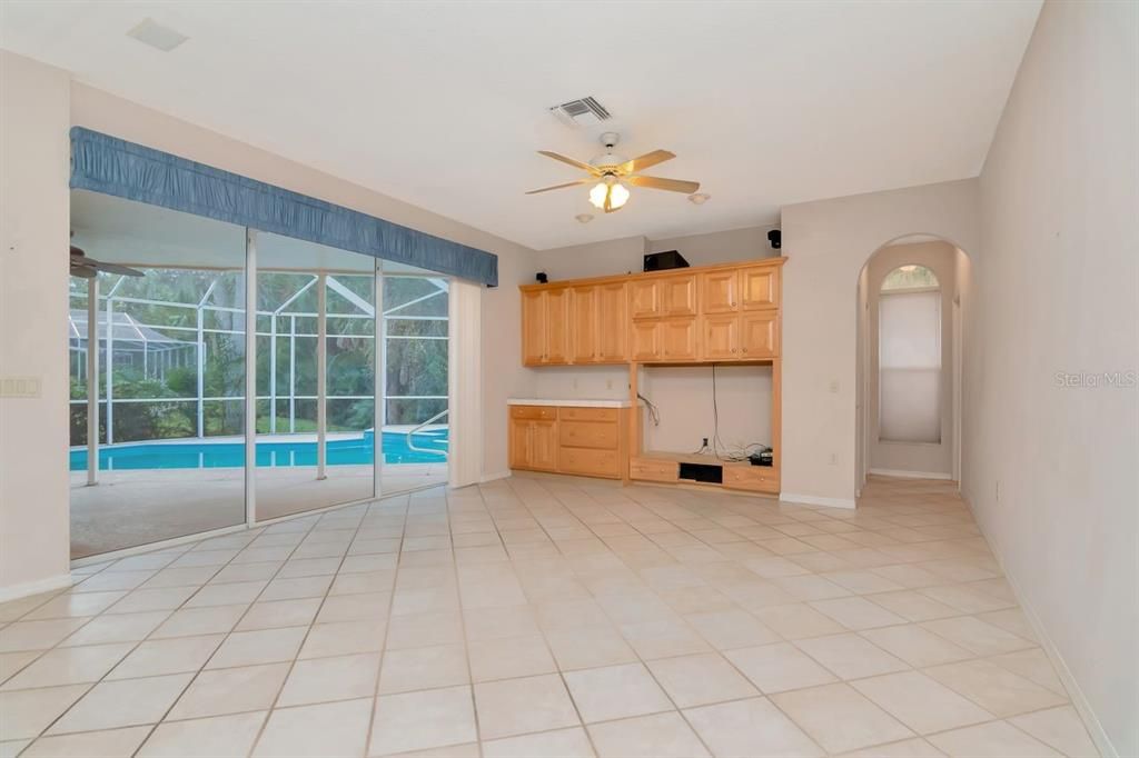 For Sale: $599,999 (4 beds, 3 baths, 2492 Square Feet)