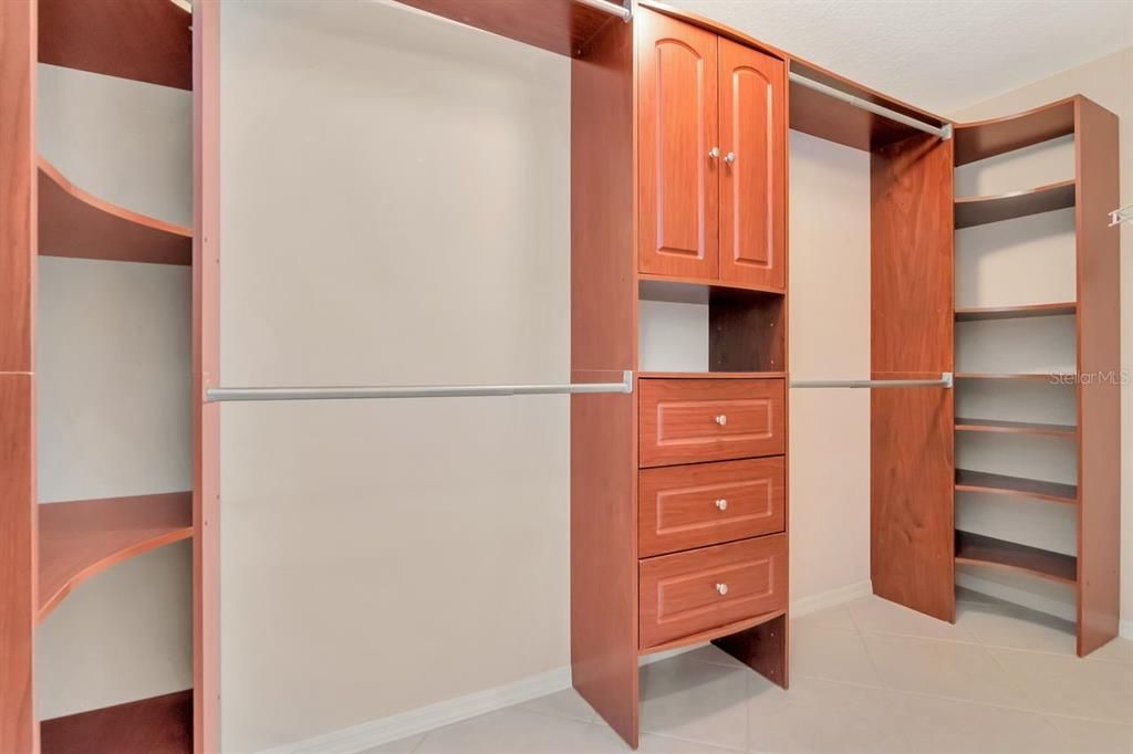 For Sale: $599,999 (4 beds, 3 baths, 2492 Square Feet)