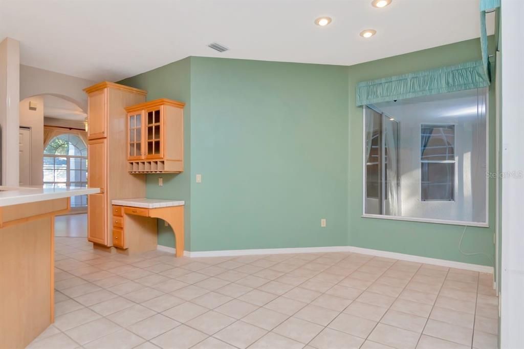 For Sale: $599,999 (4 beds, 3 baths, 2492 Square Feet)