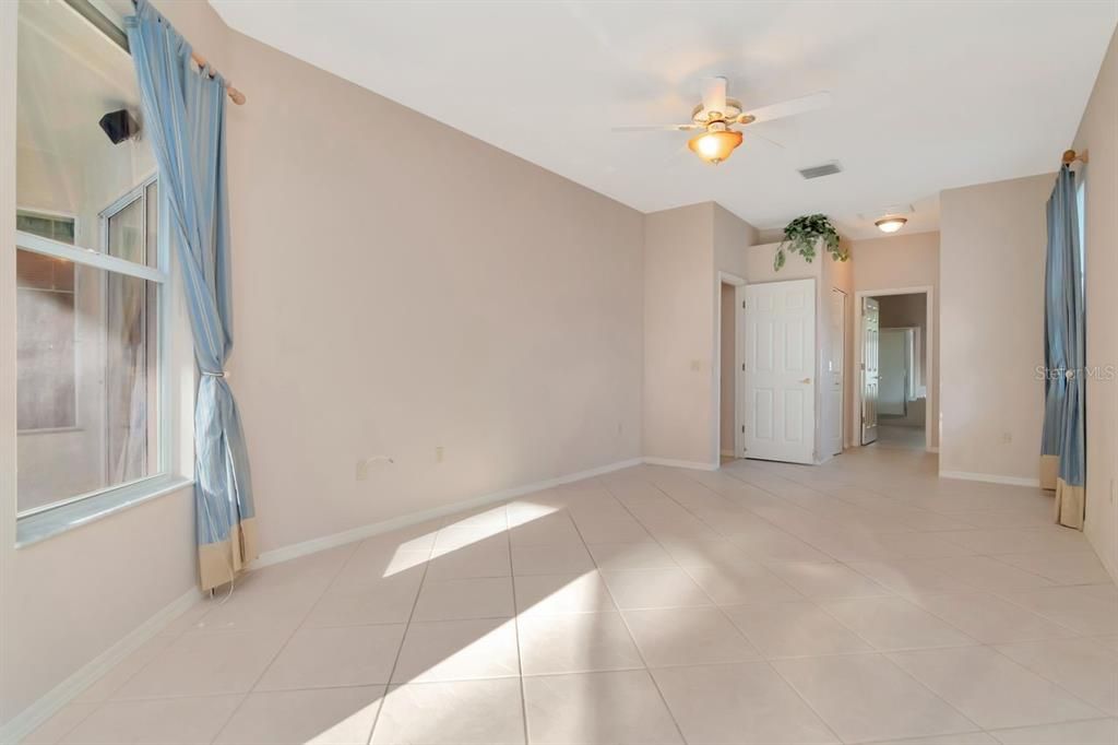 For Sale: $599,999 (4 beds, 3 baths, 2492 Square Feet)