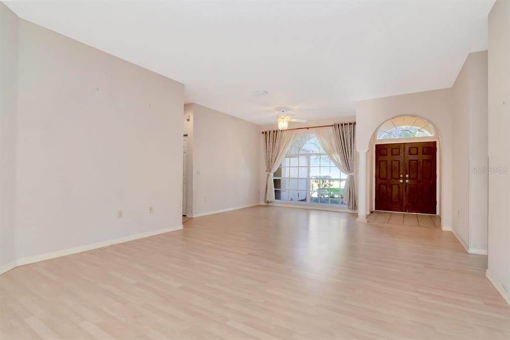 For Sale: $599,999 (4 beds, 3 baths, 2492 Square Feet)