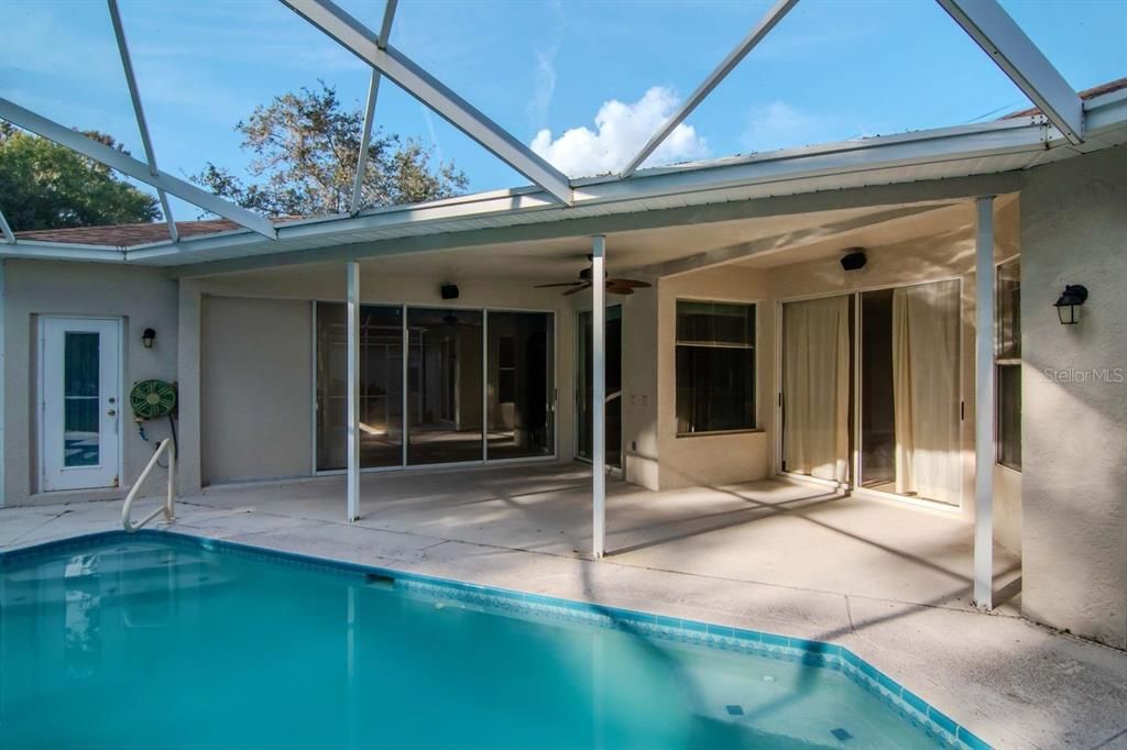 For Sale: $599,999 (4 beds, 3 baths, 2492 Square Feet)