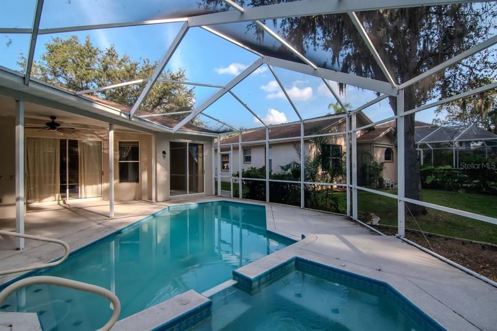 For Sale: $599,999 (4 beds, 3 baths, 2492 Square Feet)