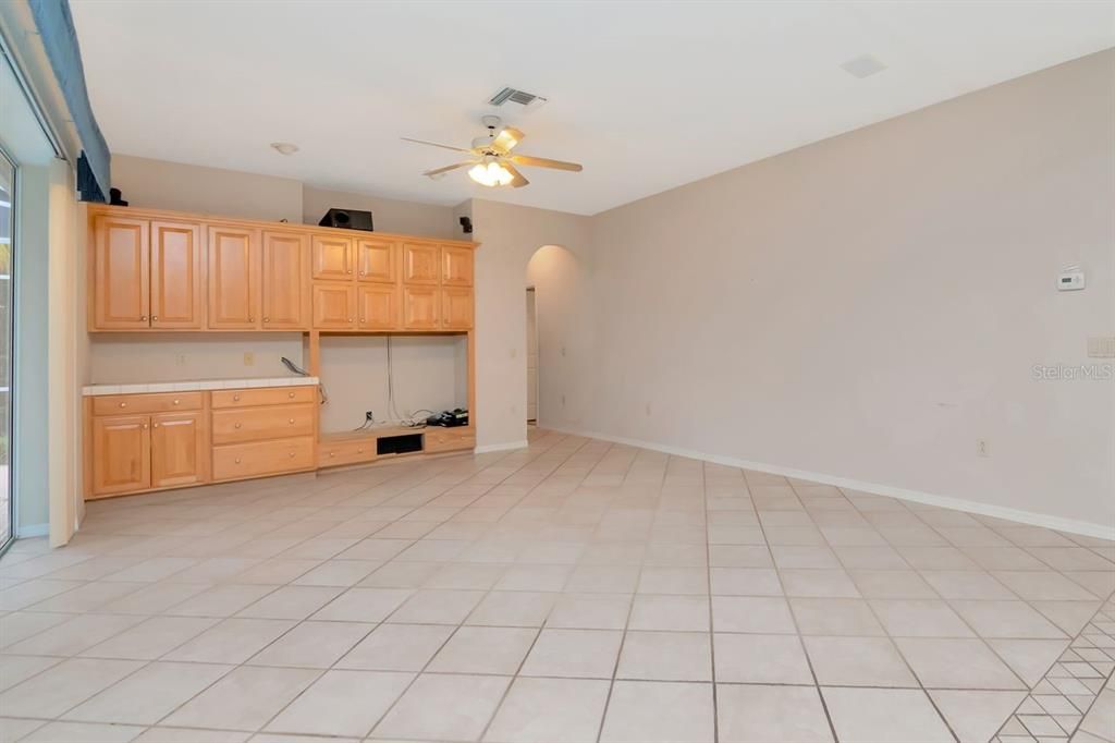 For Sale: $599,999 (4 beds, 3 baths, 2492 Square Feet)