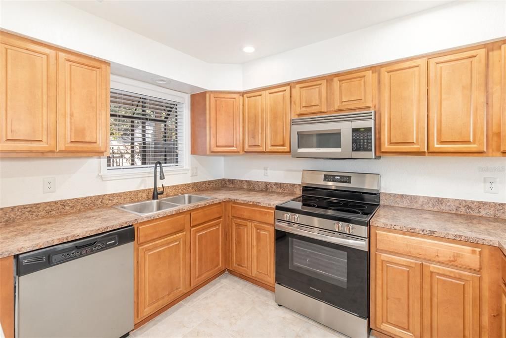 待售: $249,900 (2 贝兹, 2 浴室, 1199 平方英尺)