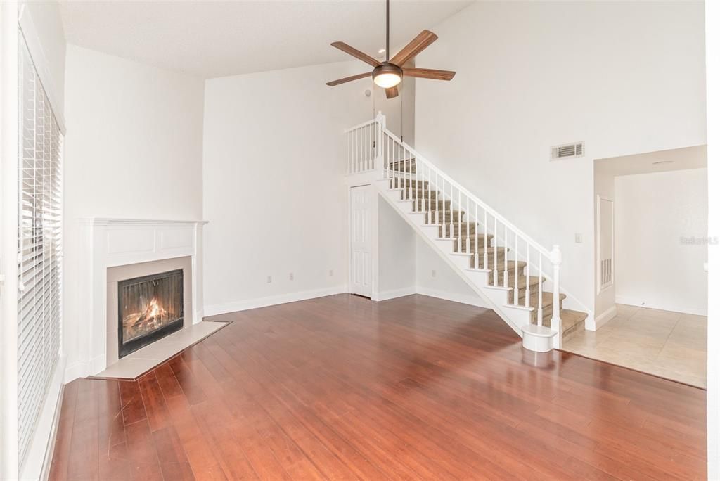 待售: $249,900 (2 贝兹, 2 浴室, 1199 平方英尺)