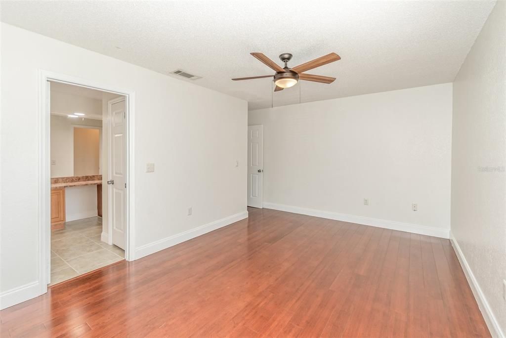 待售: $249,900 (2 贝兹, 2 浴室, 1199 平方英尺)