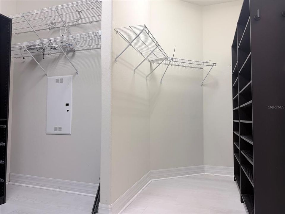 For Rent: $2,300 (3 beds, 3 baths, 2528 Square Feet)